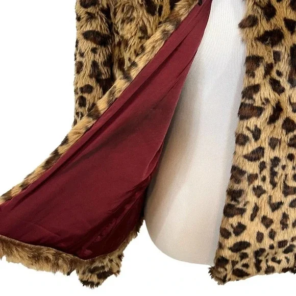 Fate by Led faux fur Leopard print jacket- Size Small - Picture 5 of 7
